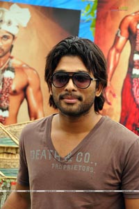 Allu Arjun Photo Gallery at Varudu Press Meet