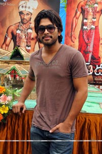 Allu Arjun Photo Gallery at Varudu Press Meet