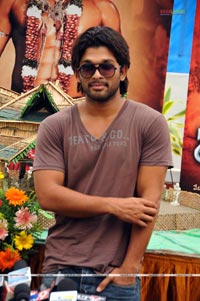 Allu Arjun Photo Gallery at Varudu Press Meet