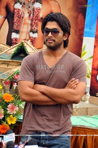 Allu Arjun Photo Gallery at Varudu Press Meet