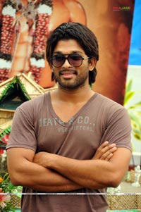 Allu Arjun Photo Gallery at Varudu Press Meet