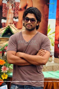 Allu Arjun Photo Gallery at Varudu Press Meet