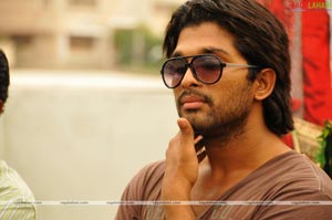 Allu Arjun Photo Gallery at Varudu Press Meet