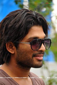 Allu Arjun Photo Gallery at Varudu Press Meet