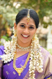 Anchor Bhargavi Photo Gallery