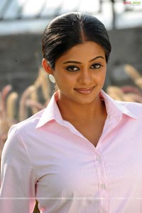 Priyamani Photo Gallery from Saadhyam