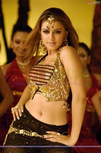 Hansika in Kantri