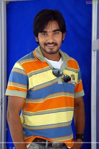 Santosh Pawan at Tellarindoye Maavo Maava Muhurat