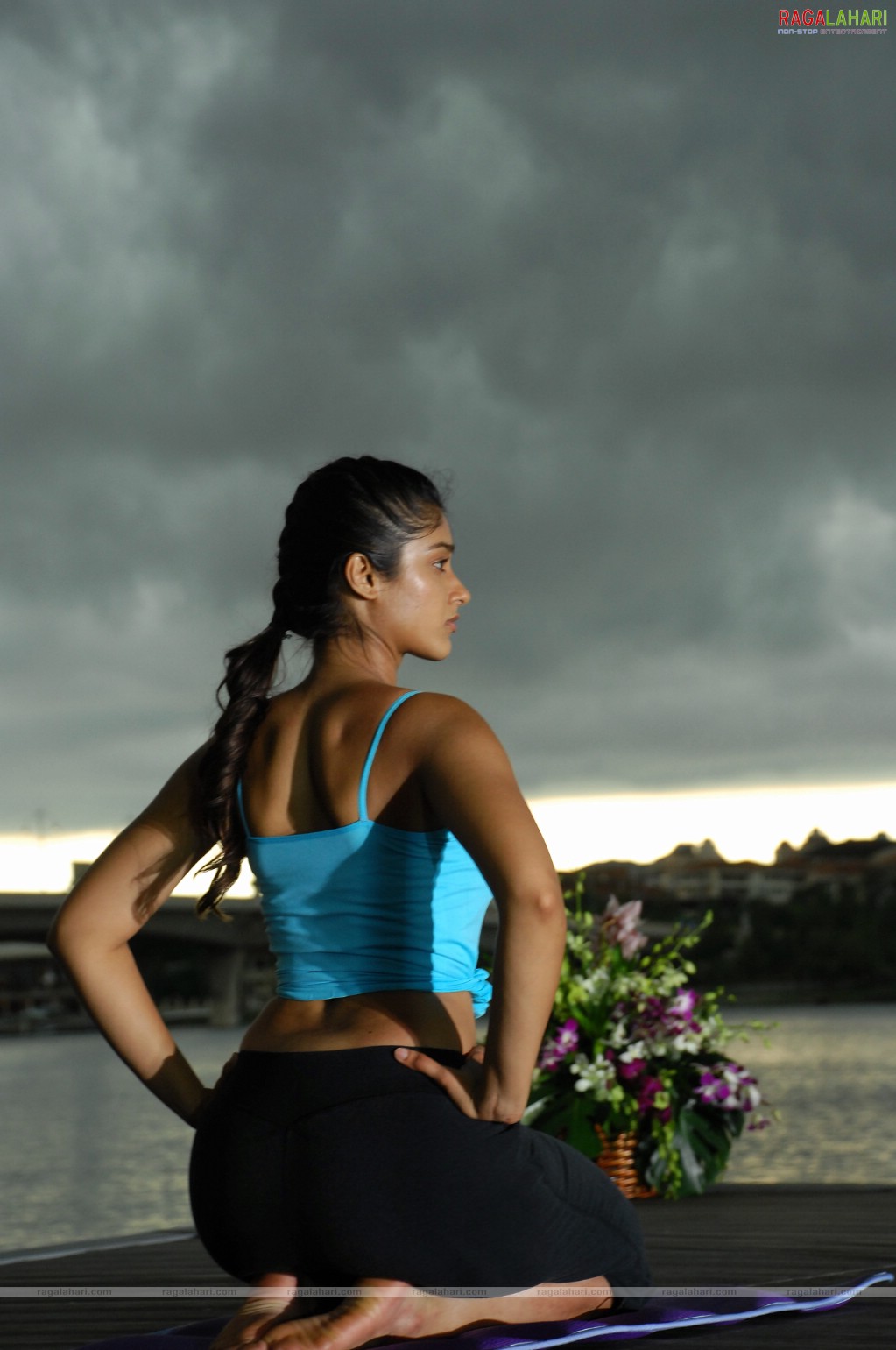 Ileana d cruz Yoga Photos