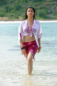 Madhurima from Aa Okkadu