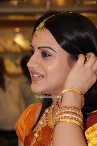 Aksha Photo Gallery at CMR Jewellery