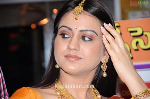 Aksha Photo Gallery at CMR Jewellery