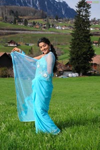 Meera Jasmine Photo Gallery from Alladista