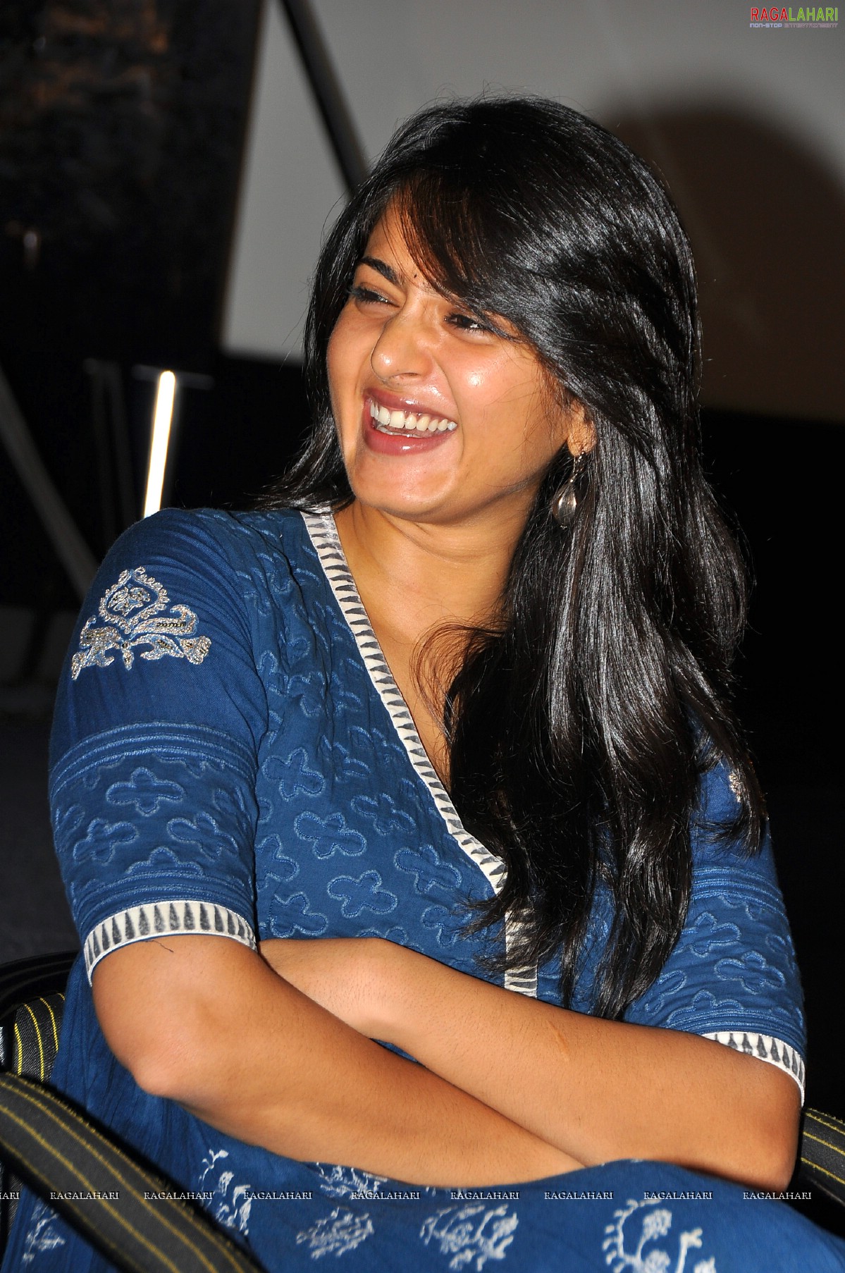 Anushka Shetty at Naanna Press Meet, HD Gallery, Images