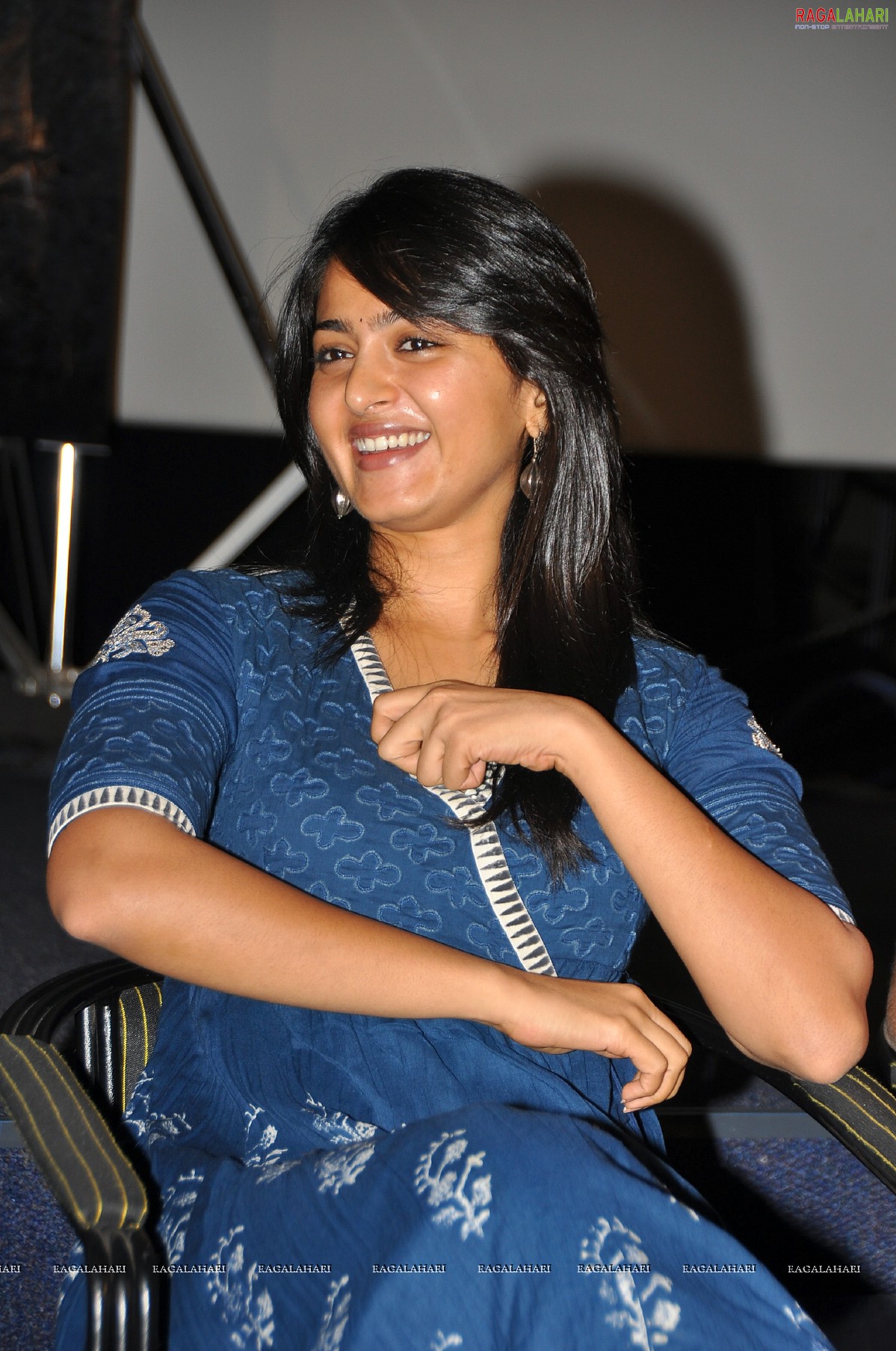 Anushka Shetty at Naanna Press Meet, HD Gallery, Images