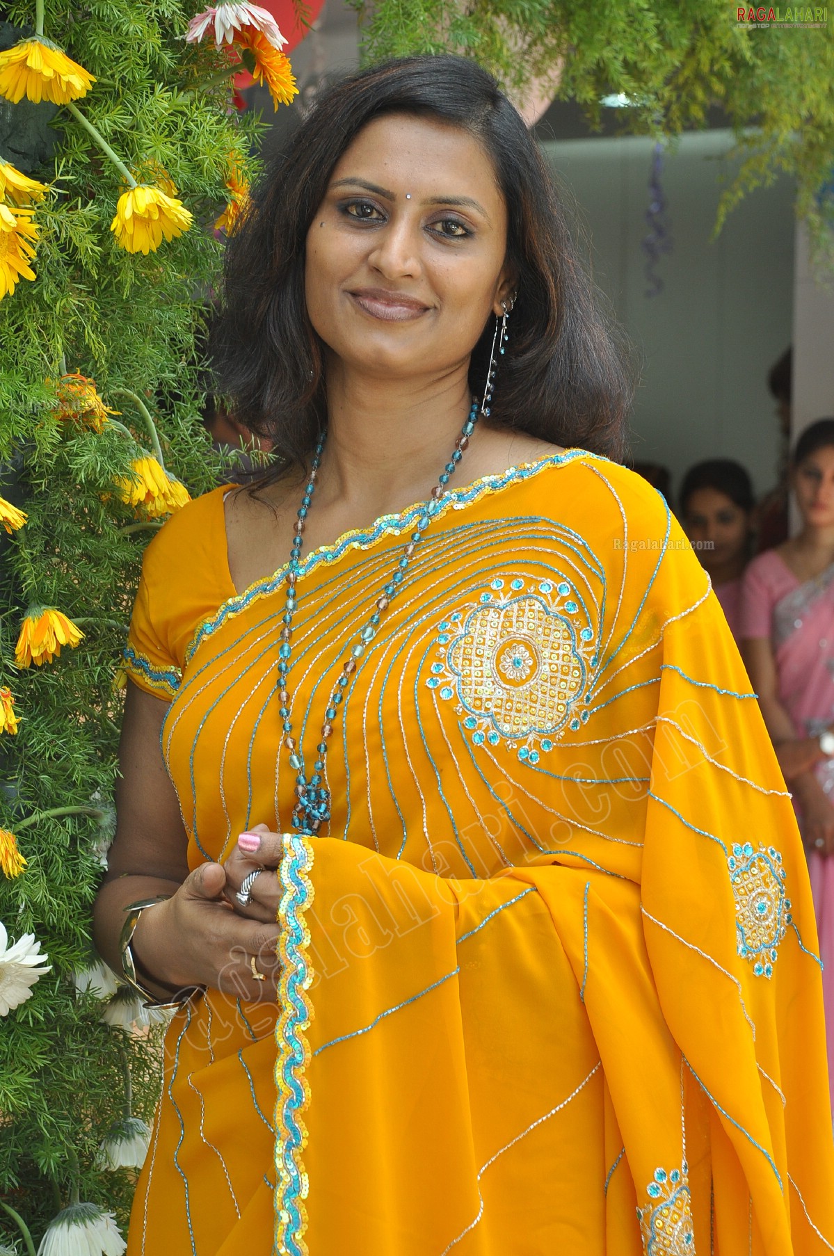 Singer Kausalya (Hi-Res)