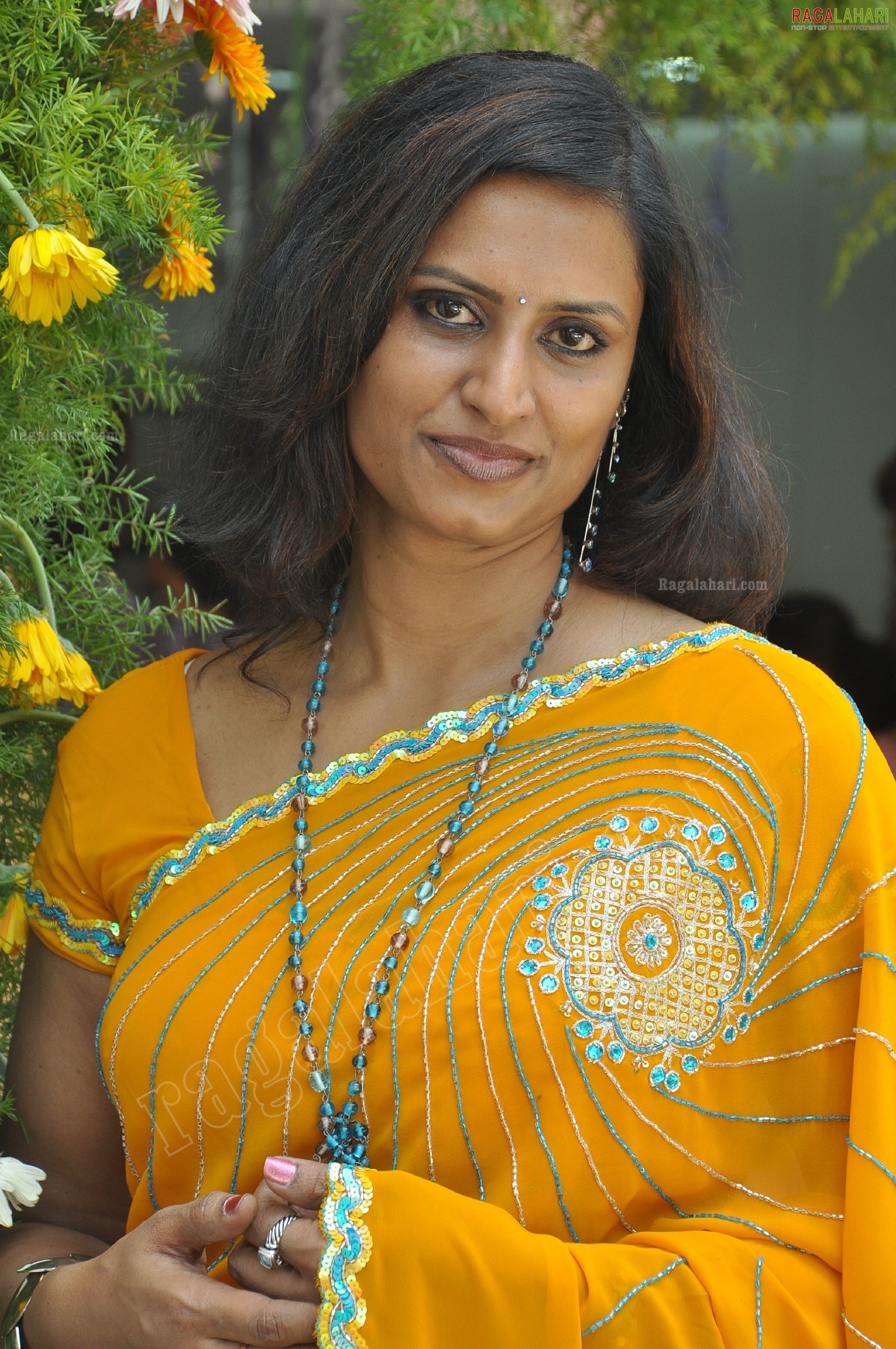 Singer Kausalya (Hi-Res)