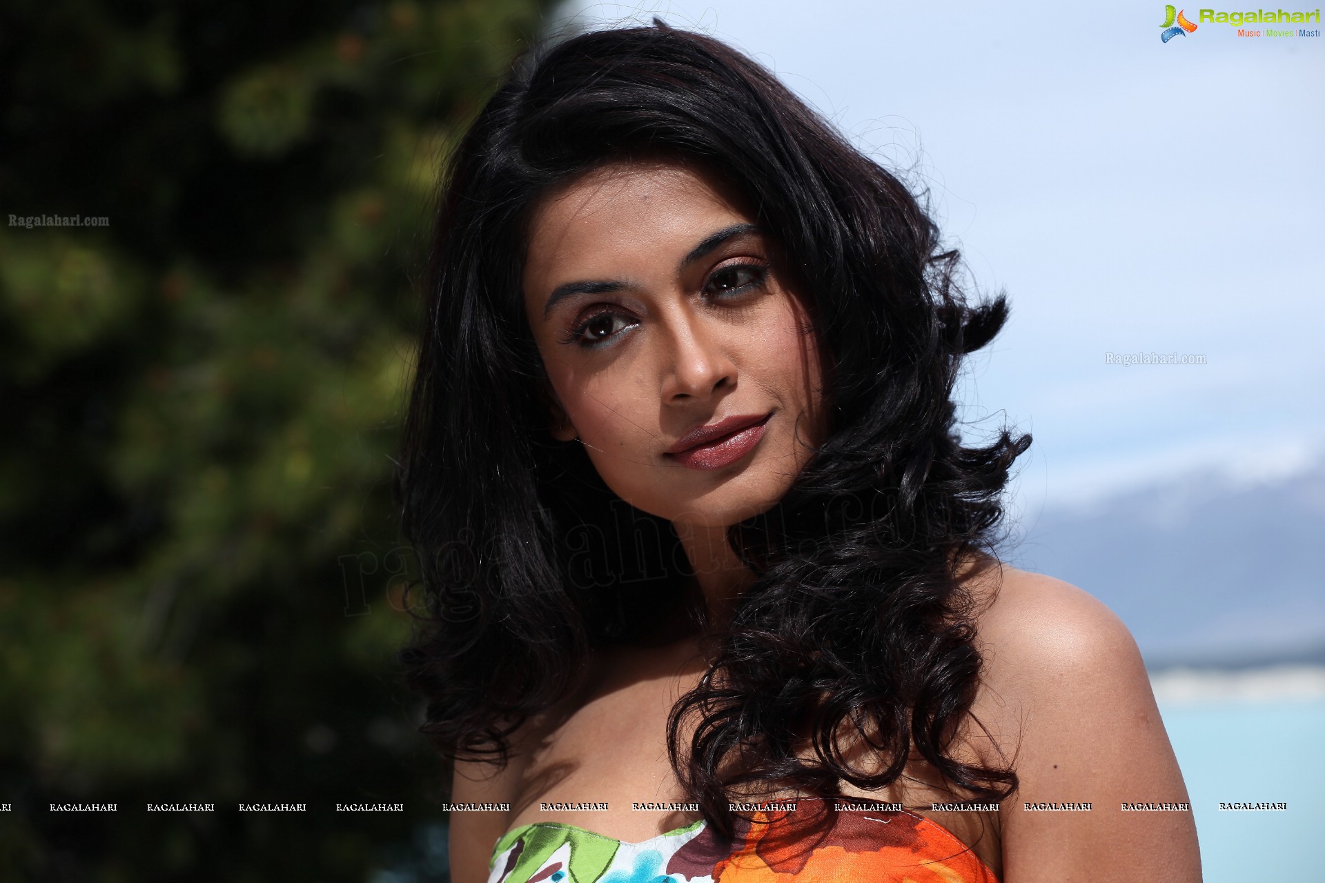 Sarah Jane Dias - HD Gallery