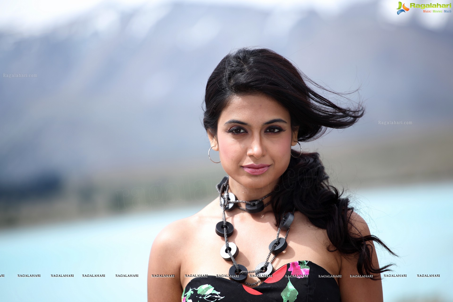 Sarah Jane Dias - HD Gallery