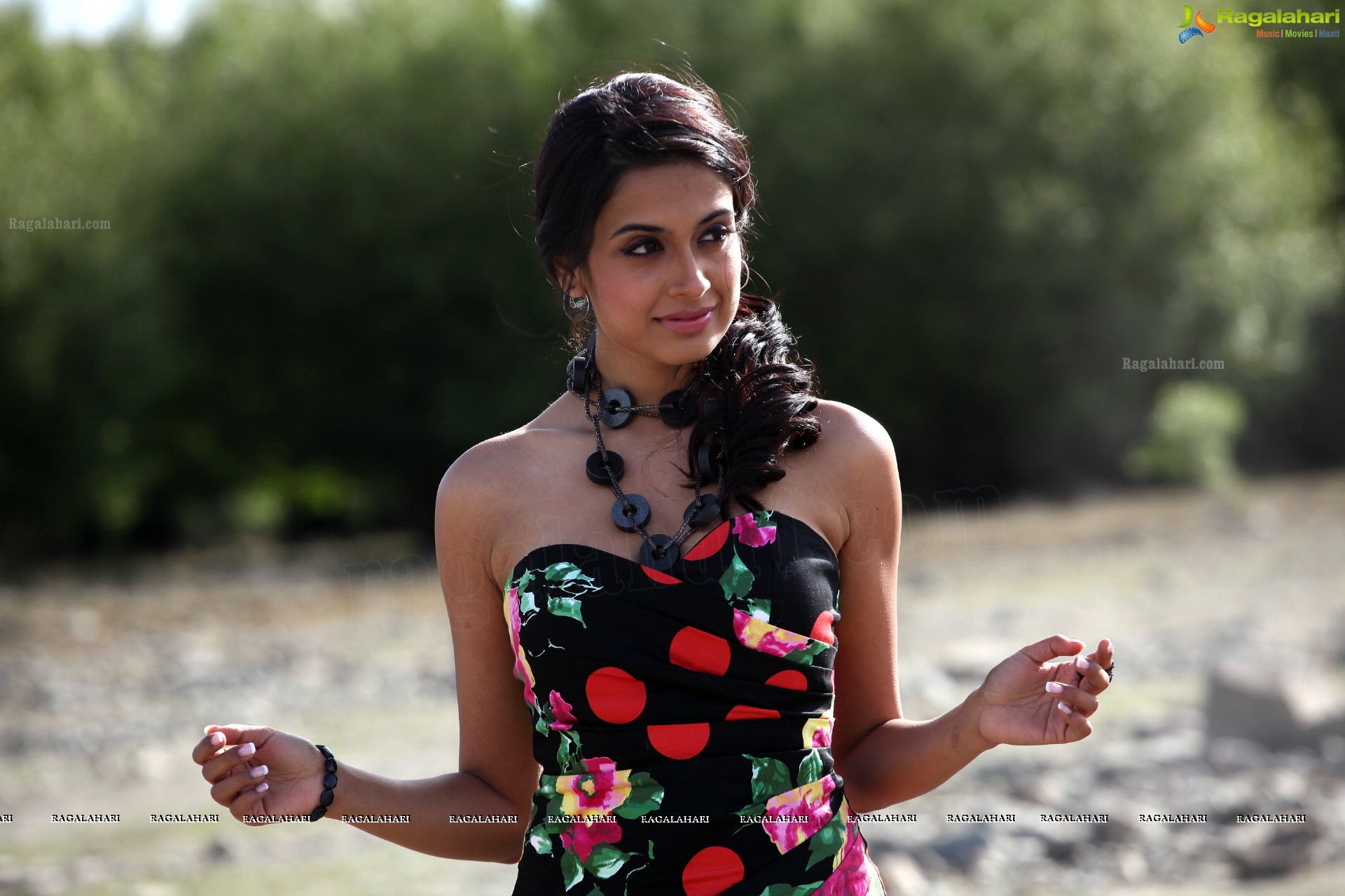 Sarah Jane Dias - HD Gallery