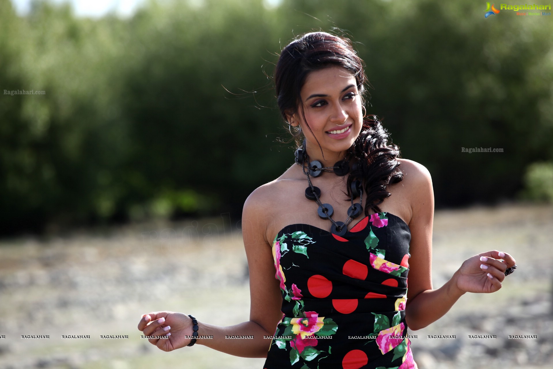 Sarah Jane Dias - HD Gallery