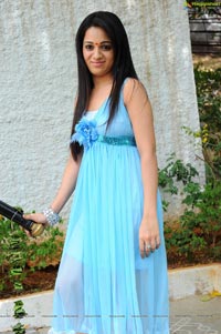 Reshma in Sleeveless Cool Blue Dress+