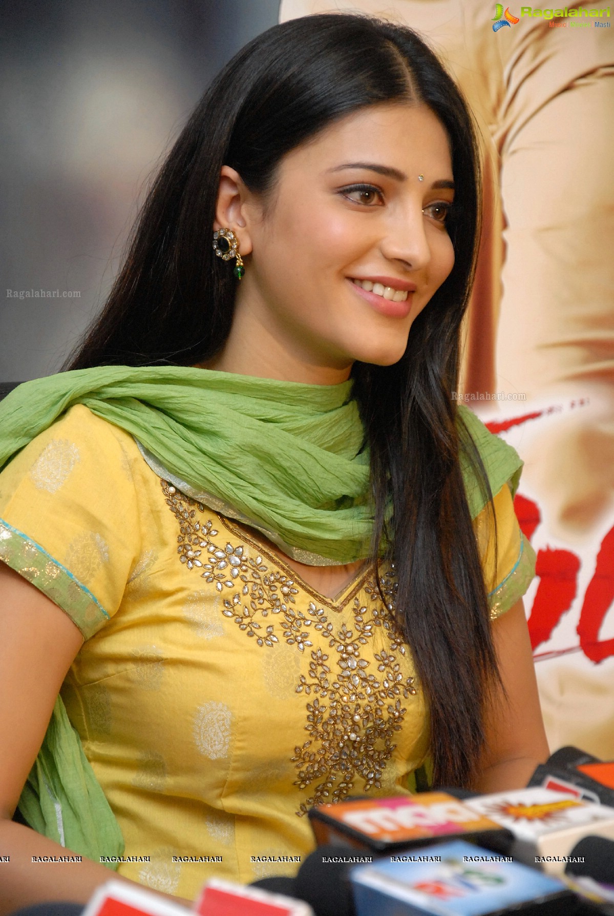 Shruti Haasan (Posters)