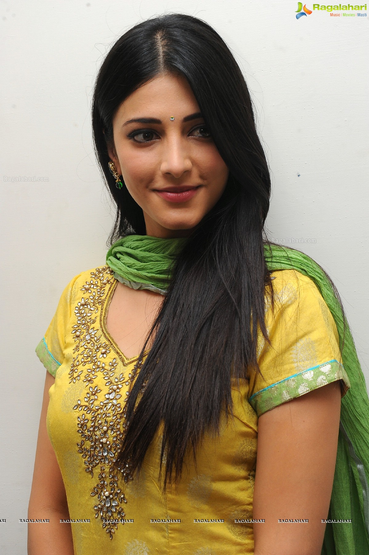 Shruti Haasan (Posters)