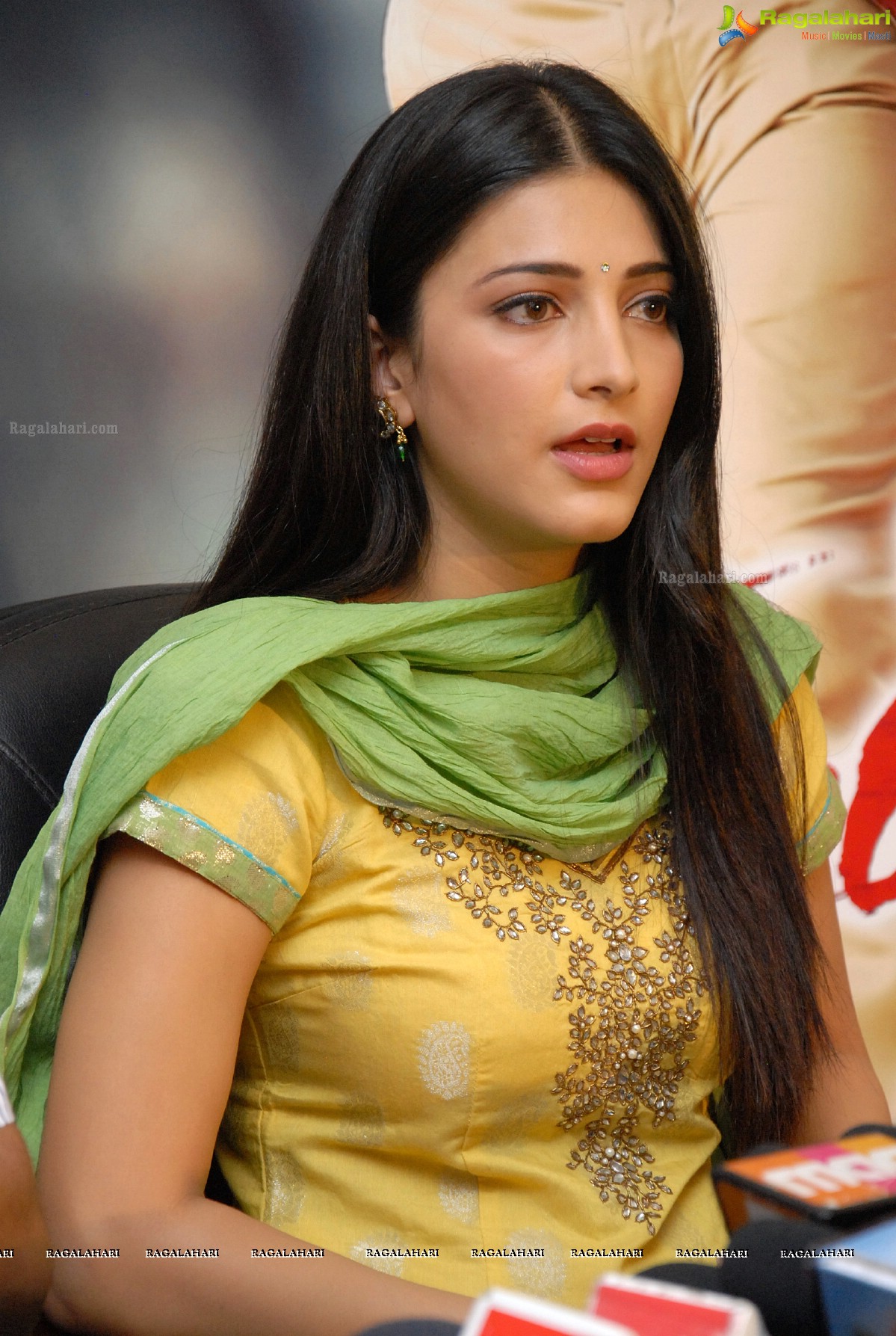 Shruti Haasan (Posters)