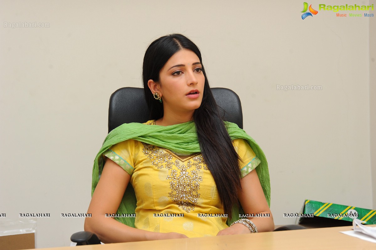 Shruti Haasan (Posters)