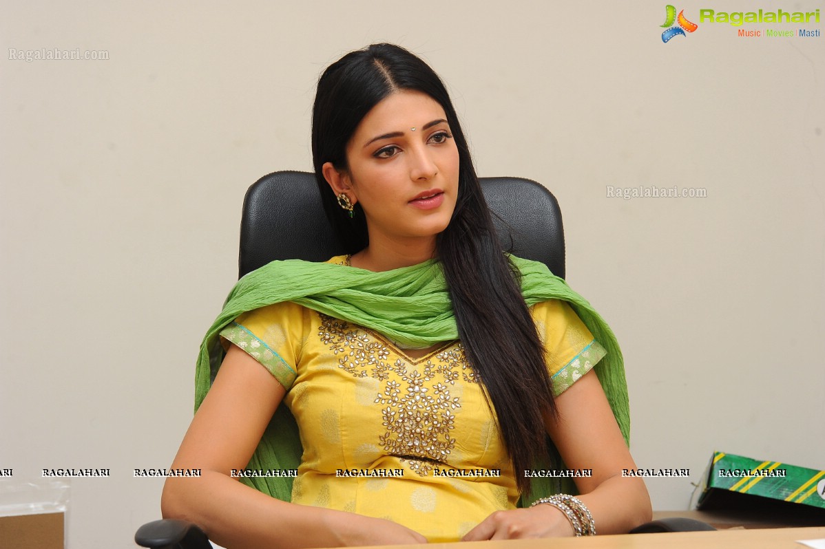 Shruti Haasan (Posters)