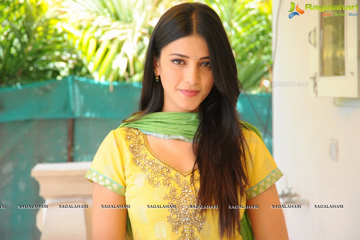 Shruti Haasan (Posters)