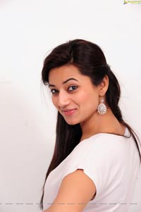 Isha Chawla High Definition Photos