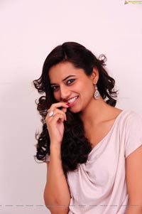 Isha Chawla High Definition Photos