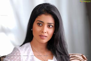 Shriya Saran High Definition Wallpapers