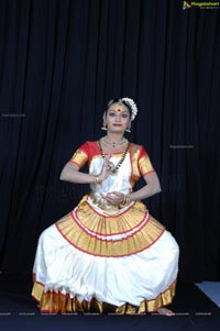 Mohiniyattam Dancer Rashmi Menon High Resolution Photos