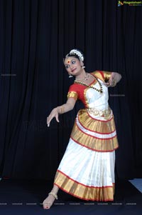Mohiniyattam Dancer Rashmi Menon High Resolution Photos
