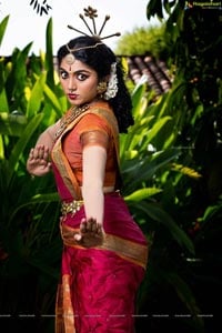 Bharatanatyam Dancer Smitha Madhav High Resolution Photos