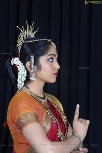 Bharatanatyam Dancer Smitha Madhav High Resolution Photos
