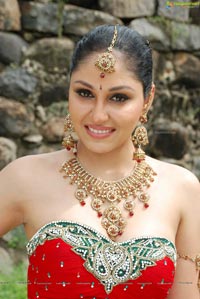 Pooja Chopra Hot in Ponnar Shankar