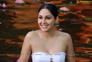 Pooja Chopra Hot in Ponnar Shankar