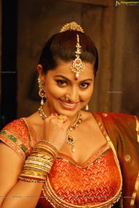 Sneha Hot in Ponnar Shankar