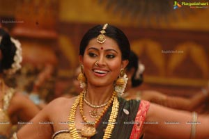 Sneha Hot in Ponnar Shankar