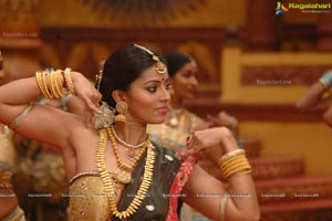 Sneha Hot in Ponnar Shankar