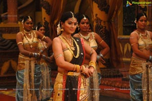 Sneha Hot in Ponnar Shankar