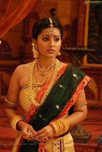 Sneha Hot in Ponnar Shankar