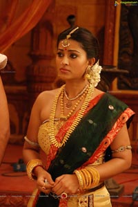 Sneha Hot in Ponnar Shankar