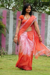 Ritu Kaur in Saree