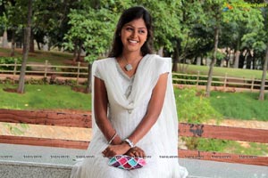 Vanavarayan Vallavarayan Heroine Monal Gajjar