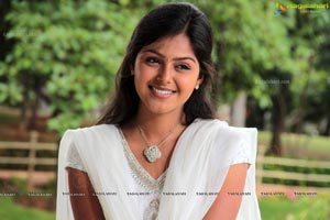 Vanavarayan Vallavarayan Heroine Monal Gajjar